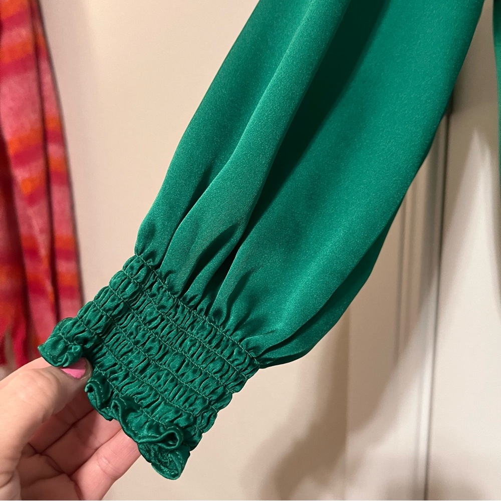 Gibson Latimer Vibrant Green Blouse - Picture 3 of 7